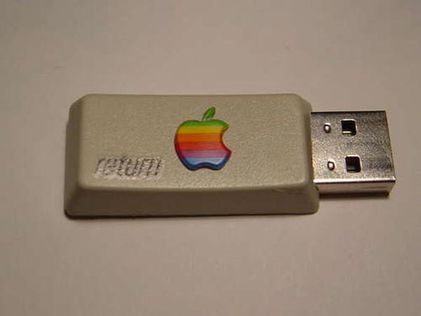 retro-apple-usb-drive